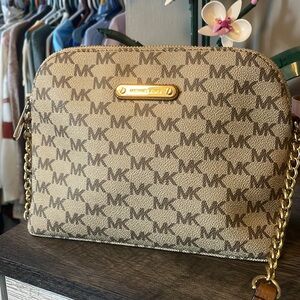 Micheal kors crossbody
